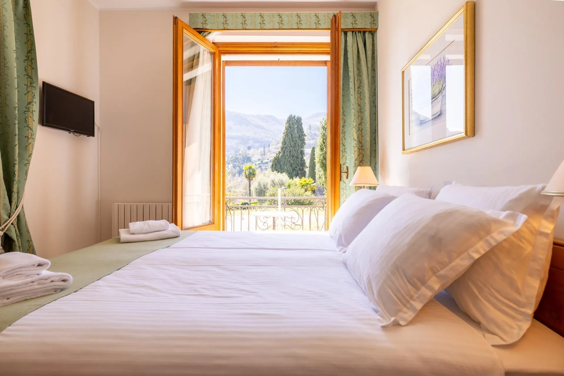 Hotel Royal Triple Rooms image #1