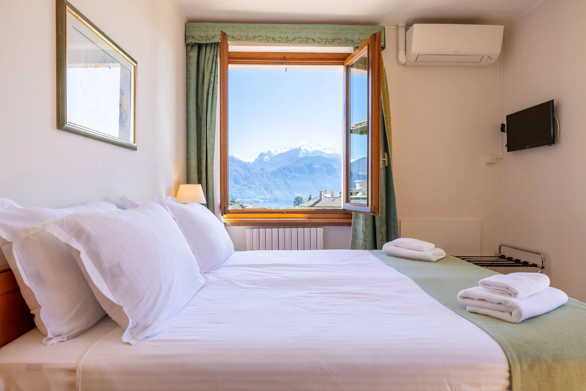 Double or Twin Room with Lake View