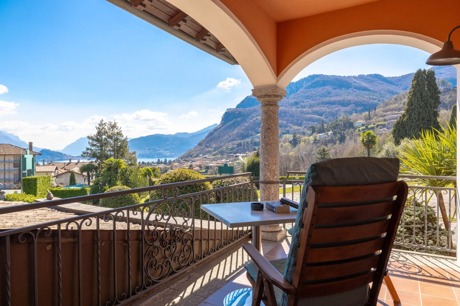 Double or Twin Room with Lake View