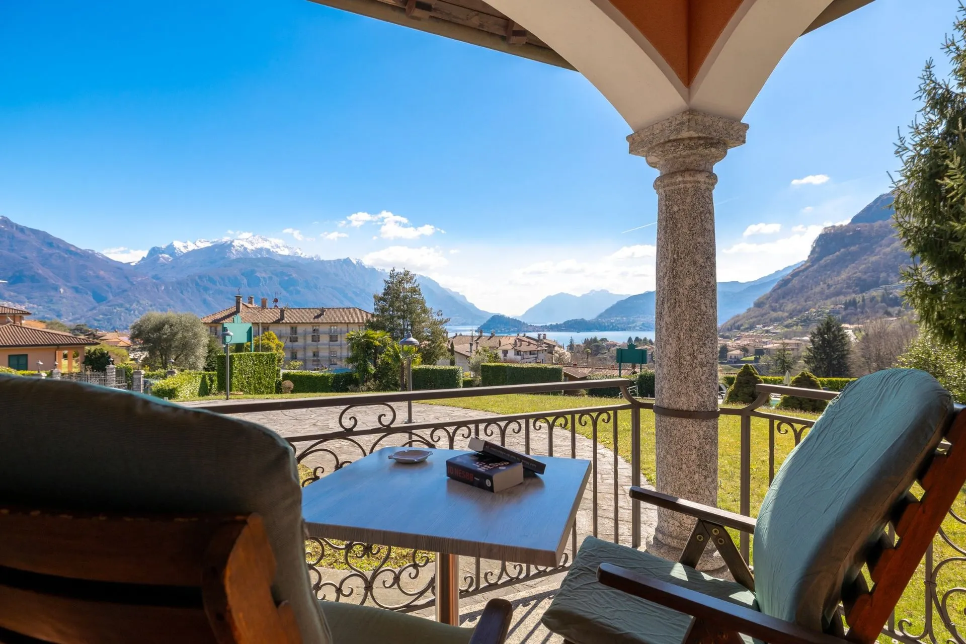 Double or Twin Room with Lake View