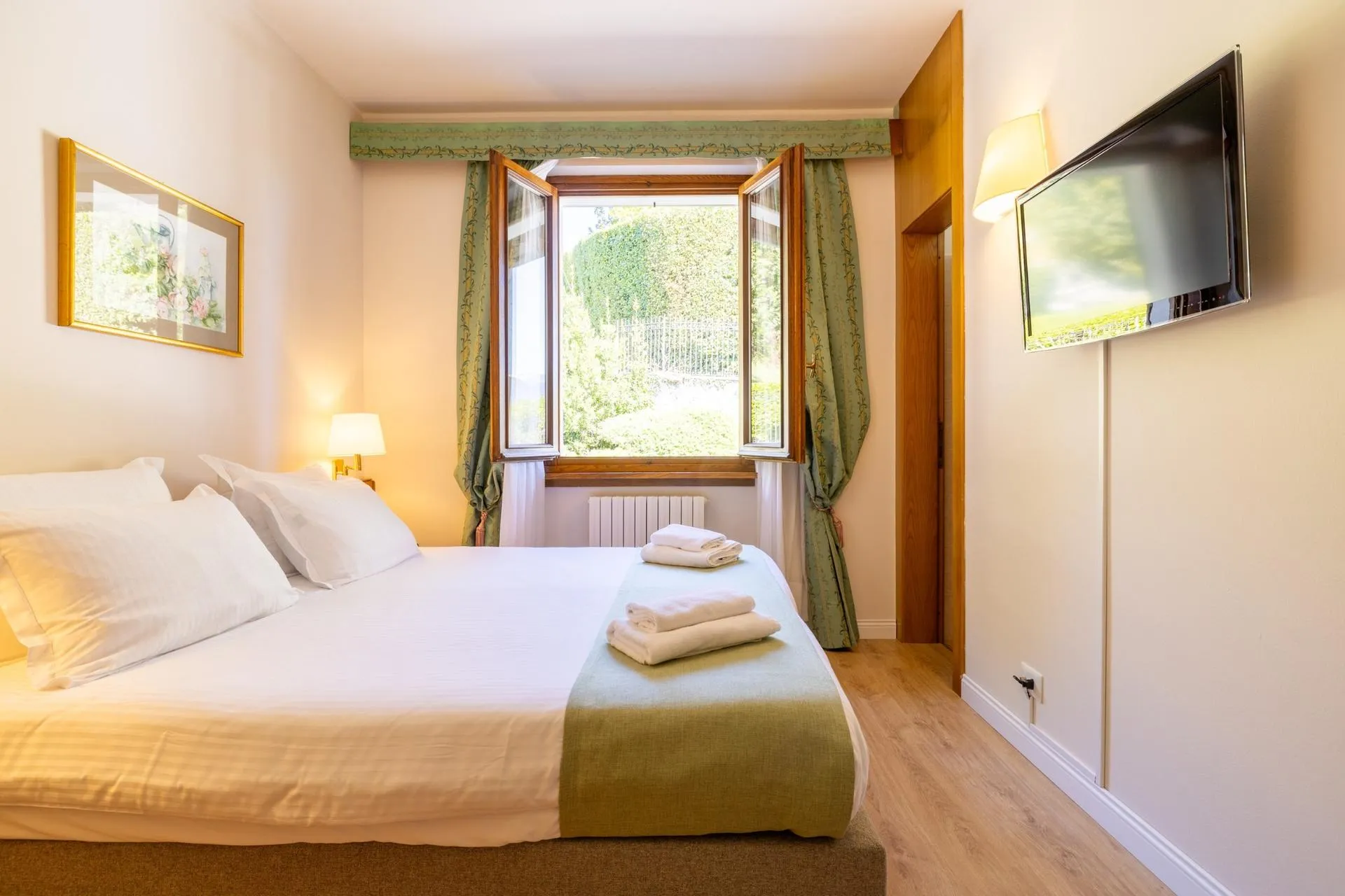 Hotel Royal Triple Rooms image #1