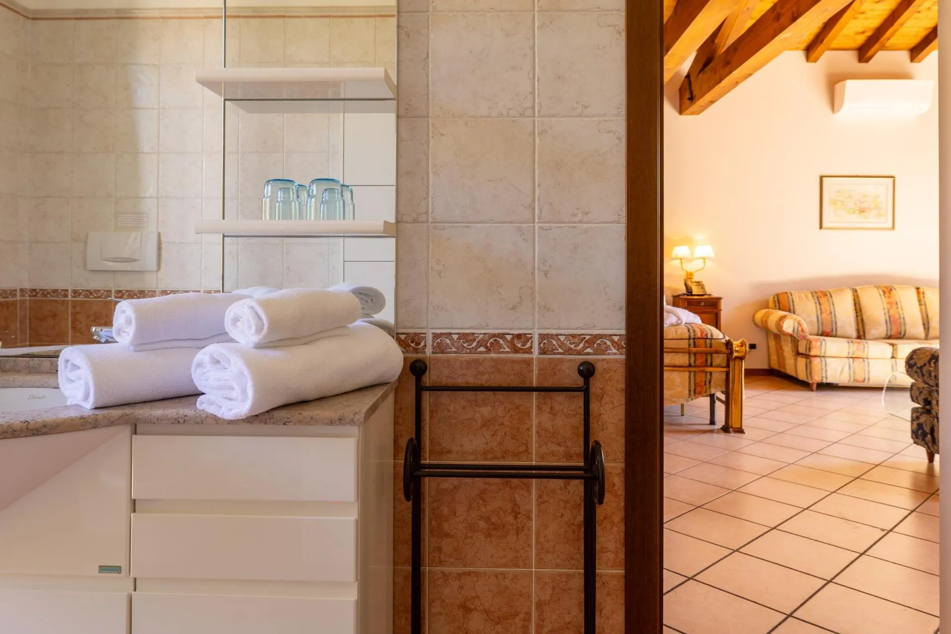 Hotel Royal Triple Rooms image #1