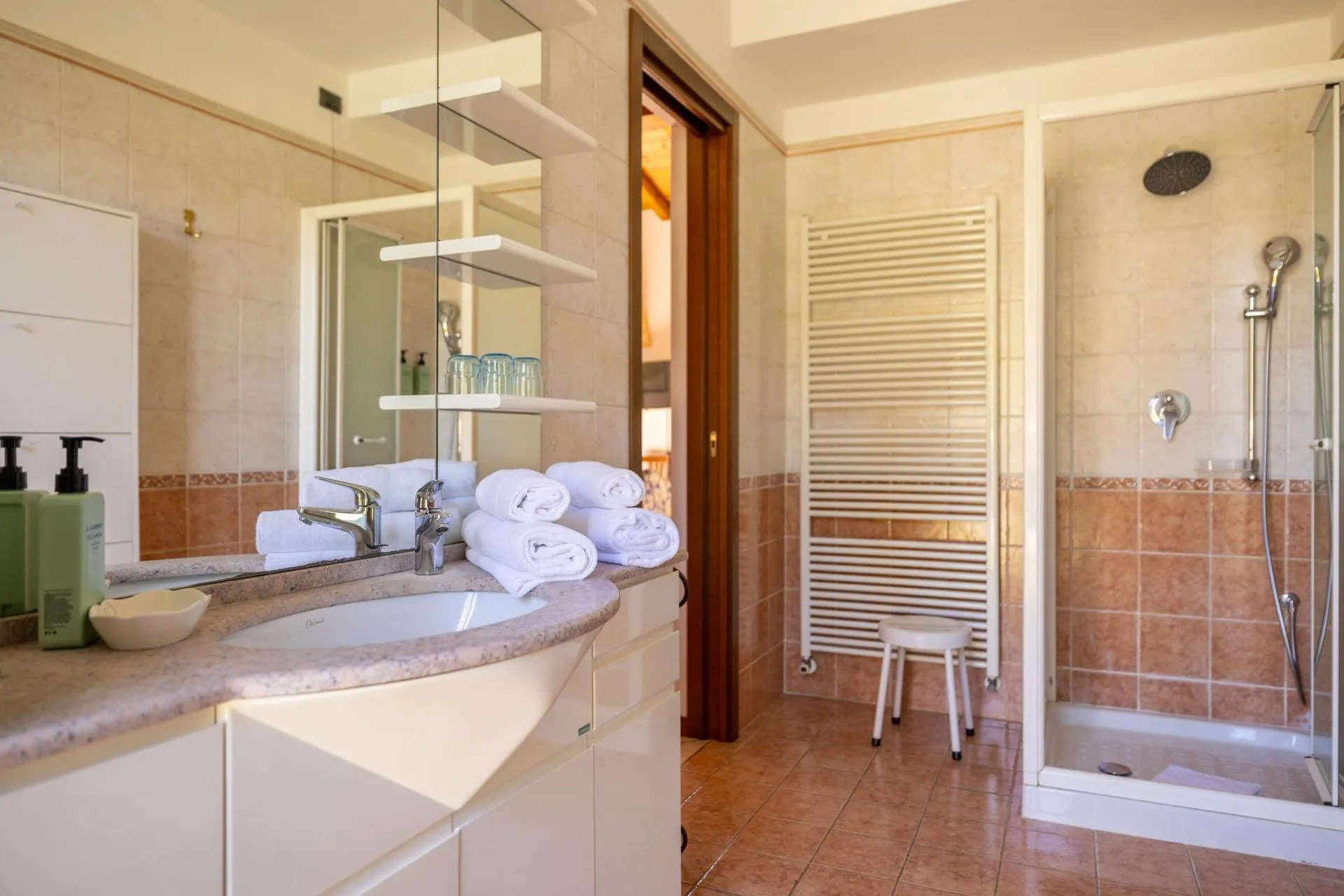 Hotel Royal Triple Rooms image #1