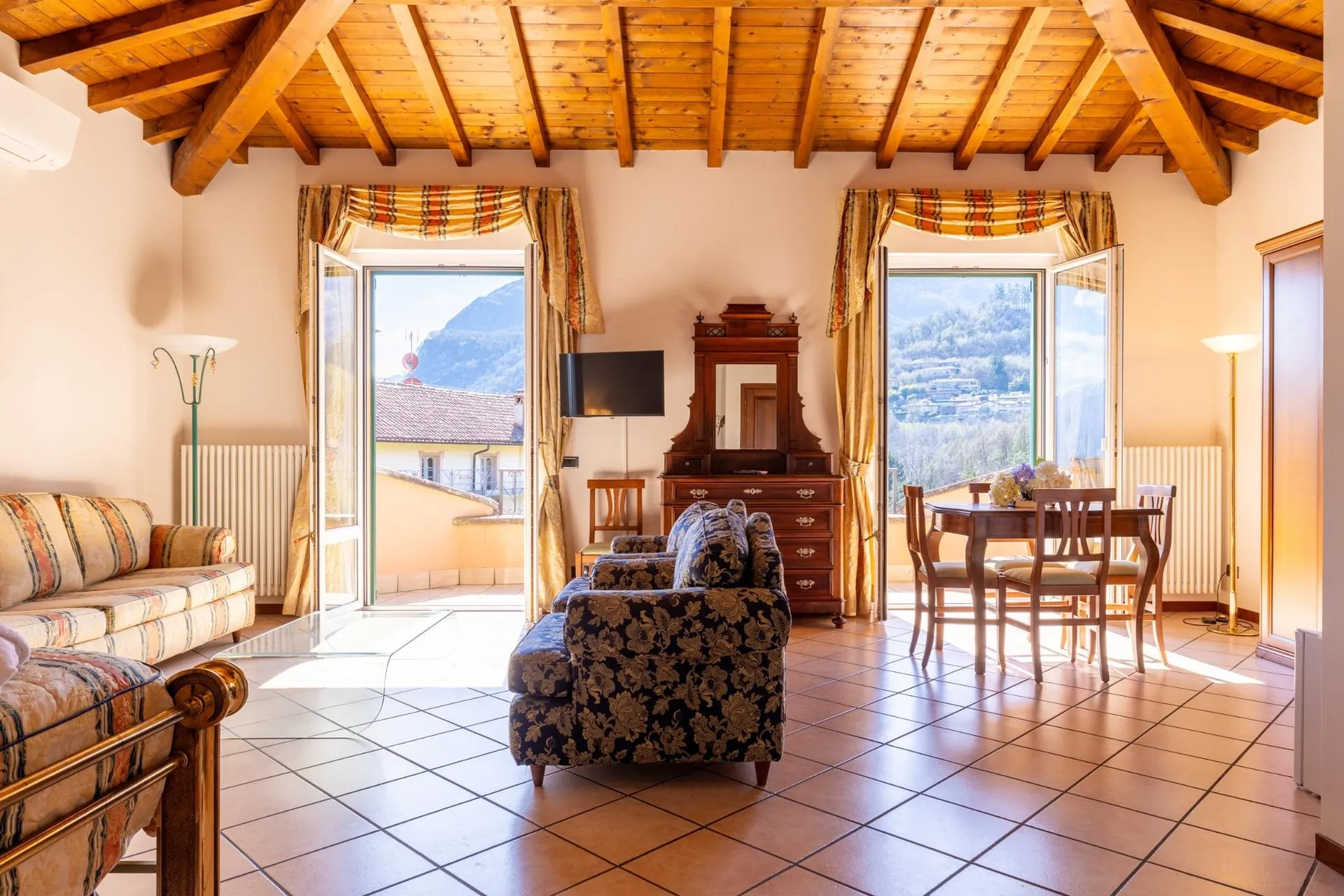 Hotel Royal Triple Rooms image #1