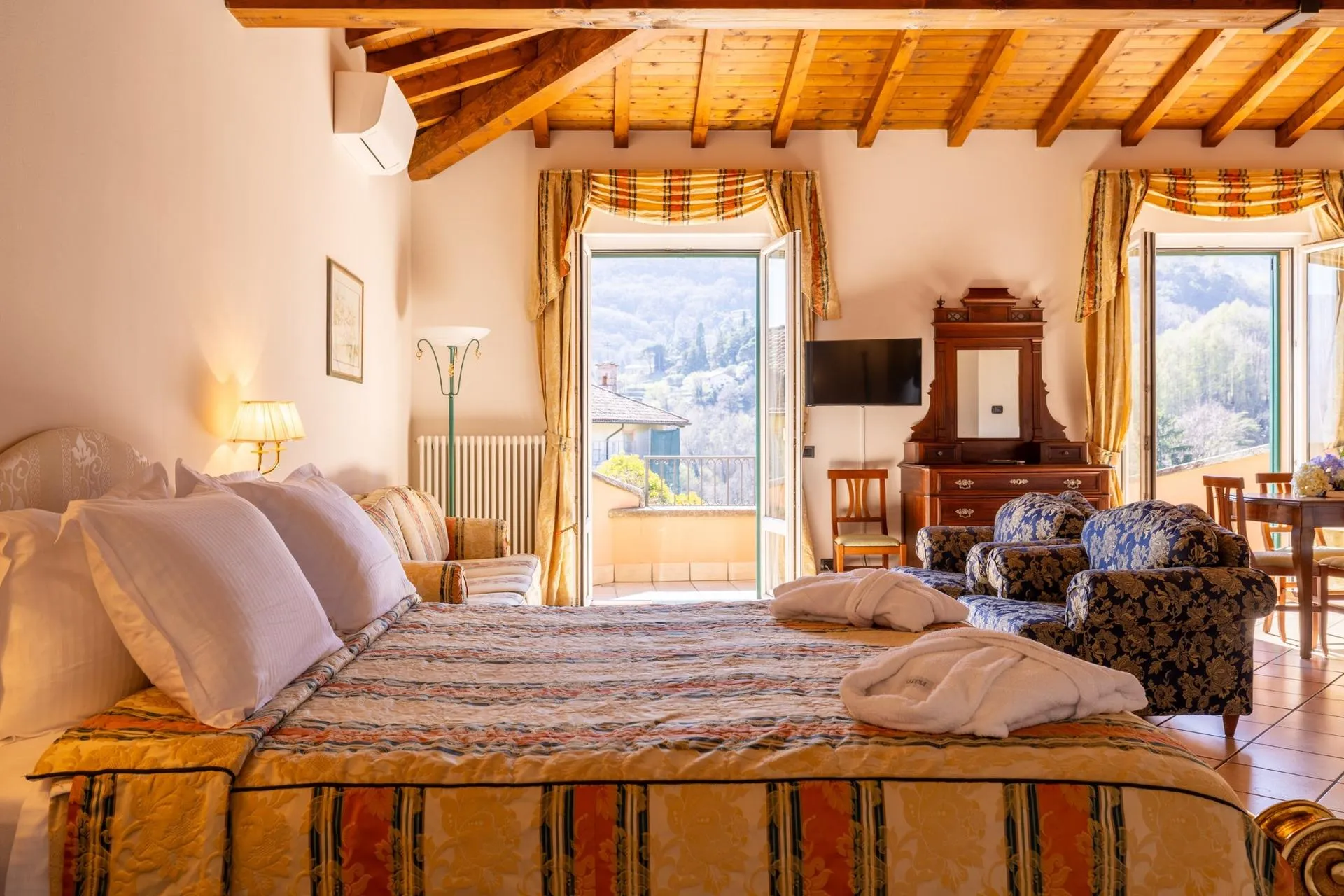 Hotel Royal Triple Rooms image #1