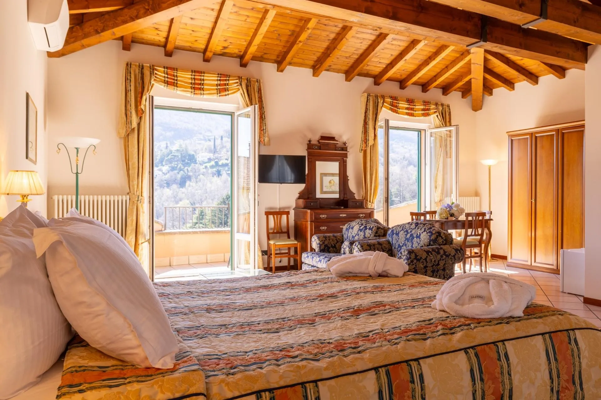 Hotel Royal Triple Rooms image #1