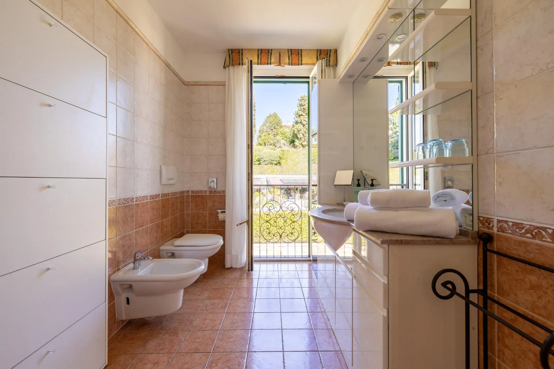 Suite Royal with Terrace and Lake View