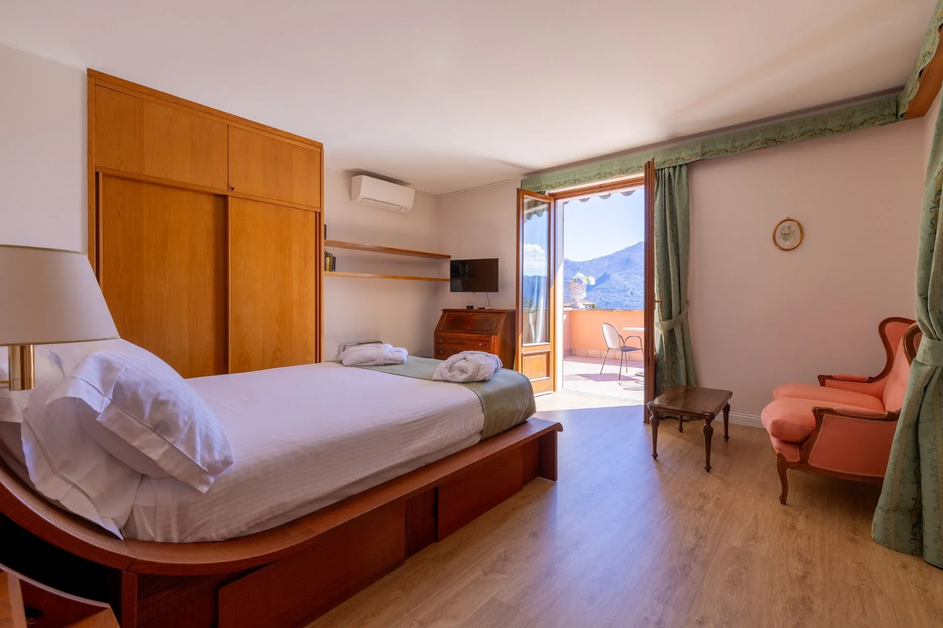 Suite with Lake View
