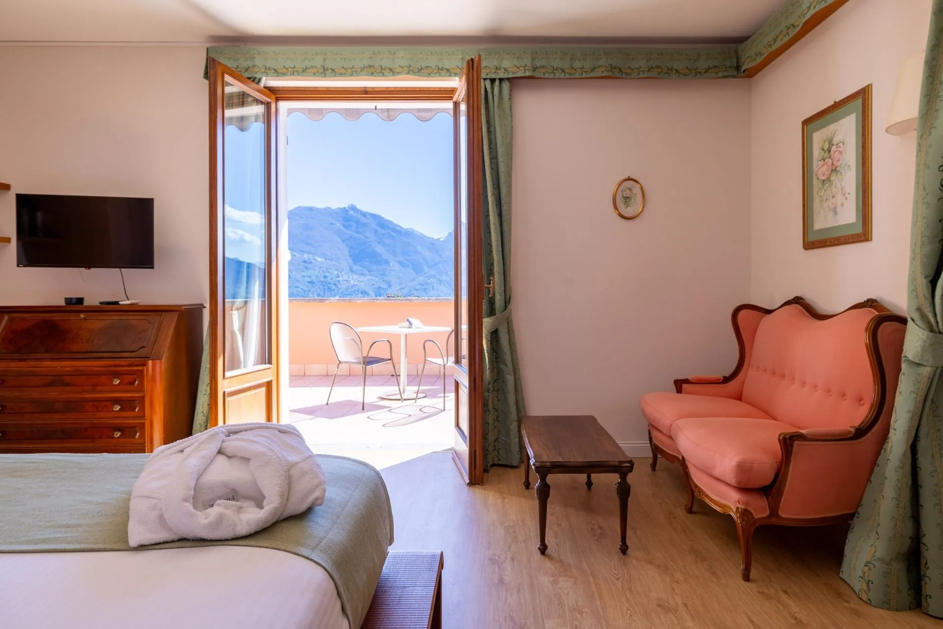 Suite with Lake View