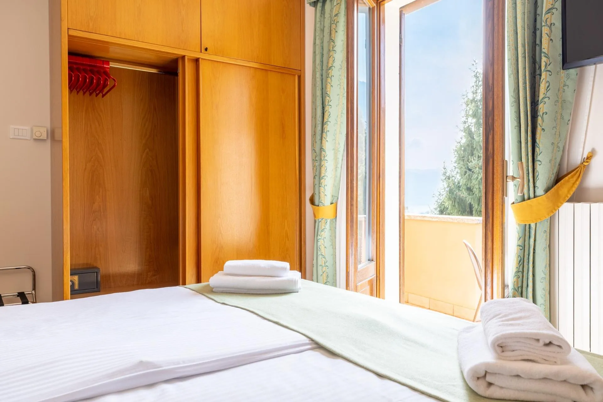 Hotel Royal Triple Rooms image #1